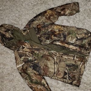 Cabela's kids winter camo jacket, size small.